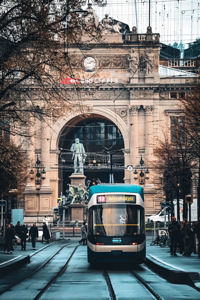 Straßenbahn am Bahnhofplatz in Zürich