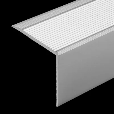 Stufenkantenprofil aus Aluminium mit rutschhemmender Kontrasteinlage