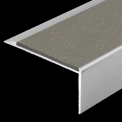 Stufenkantenprofil aus Aluminium mit farbiger rutschhemmender Einlage